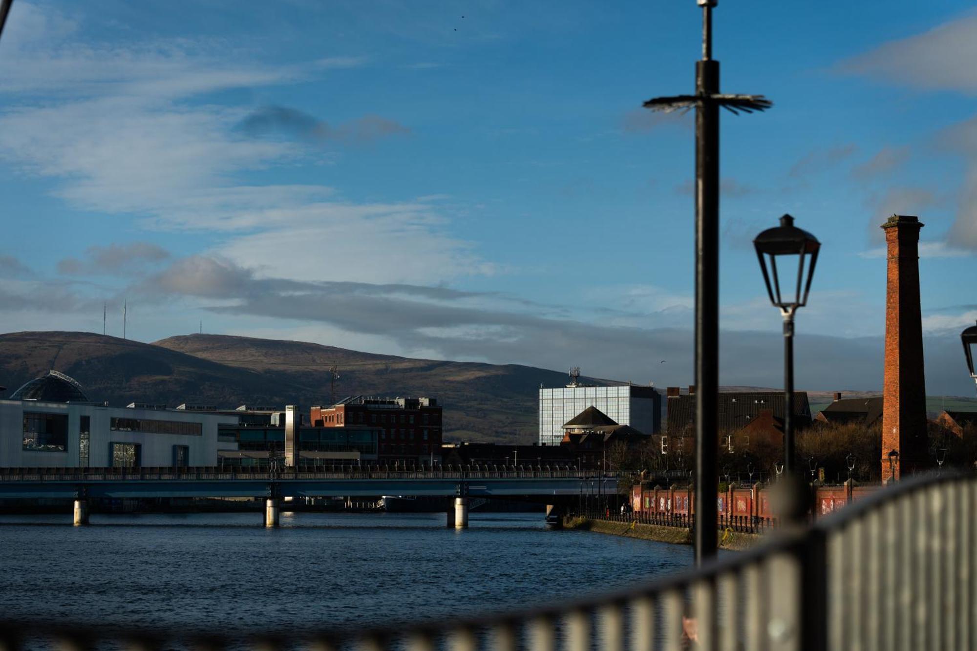 River Side Apartment, City Centre - Beautiful View And Free Parking! Belfast Eksteriør billede