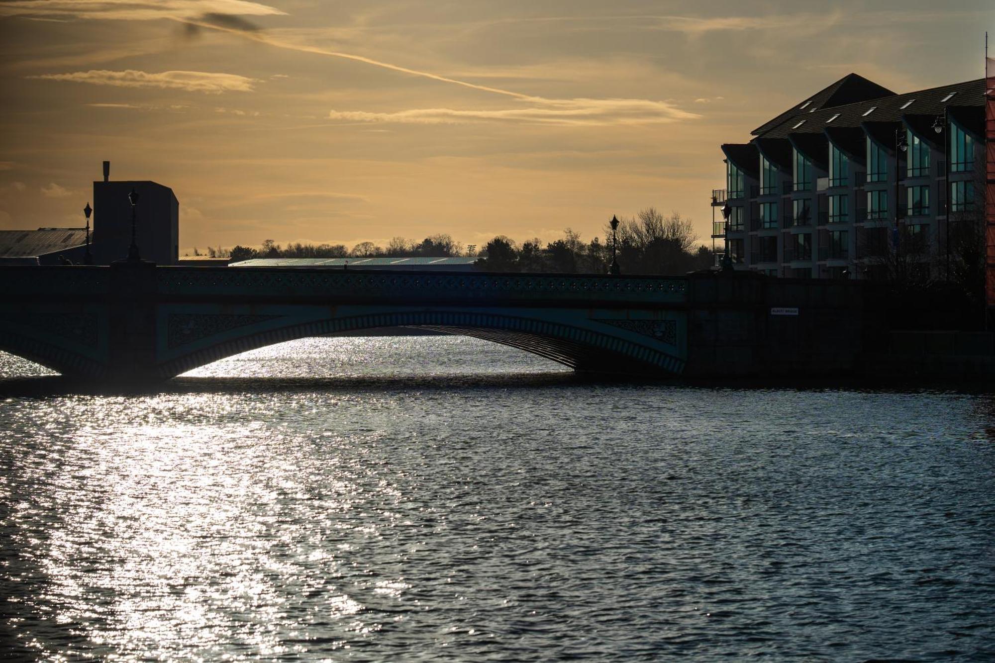 River Side Apartment, City Centre - Beautiful View And Free Parking! Belfast Eksteriør billede
